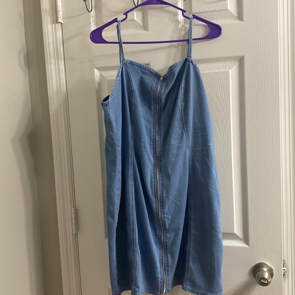 This is a Jean zipper dress from Forever 21.